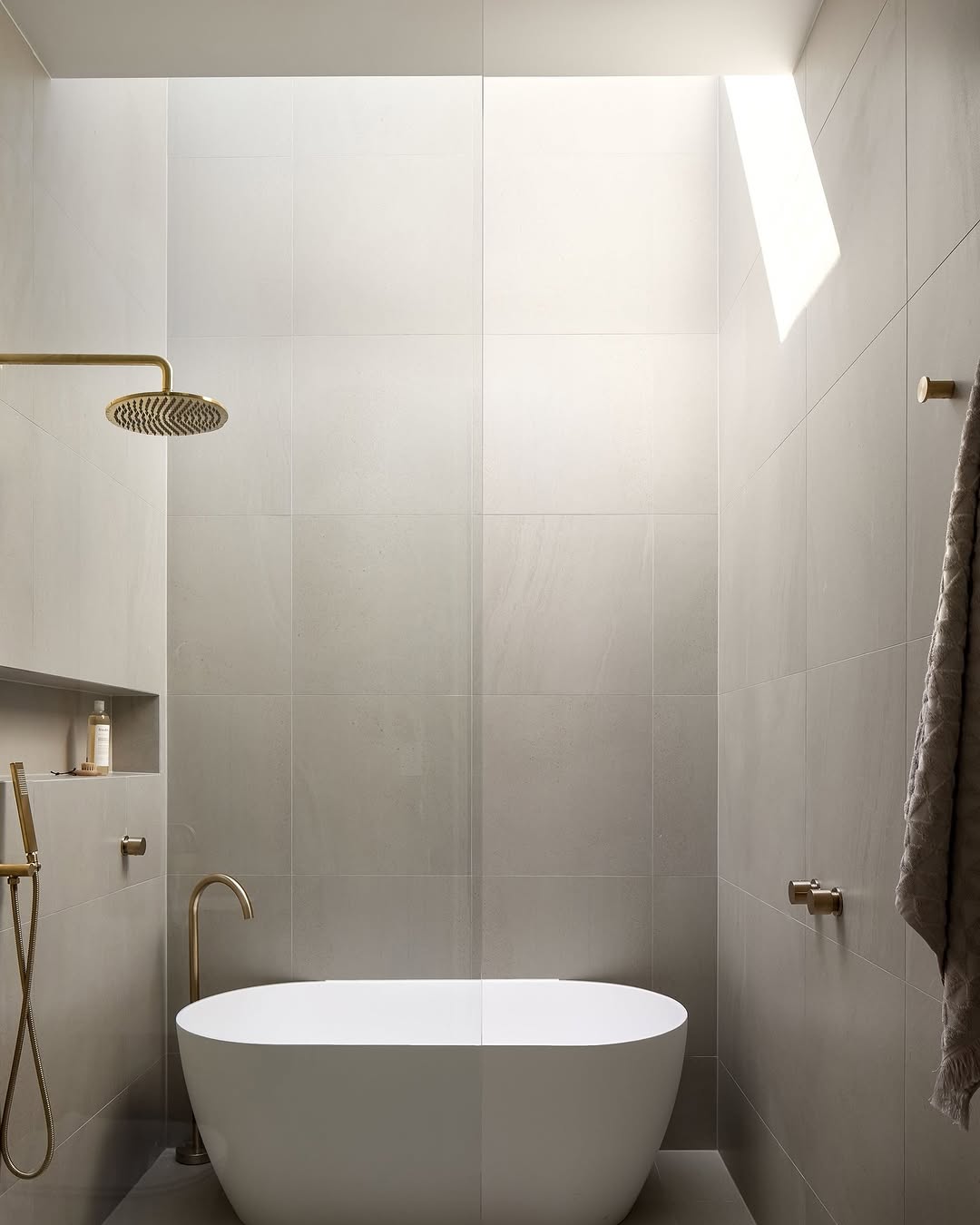 Modern luxury in Abbotsford – a stunning duplex featuring sleek design and premium finishes — image 3