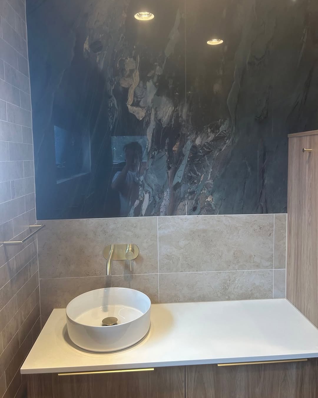 Stunning and fresh bathroom renovation combines modern design with timeless elegance. — image 3